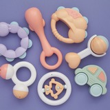 【生後2ヶ月】赤ちゃんに贈りたいおもちゃおすすめ10選。プチギフトから出産祝いまで！