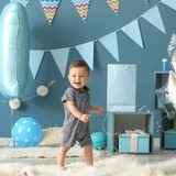 【1歳】男の子に贈りたい誕生日プレゼントおすすめ10選。ファッションからおもちゃまで！