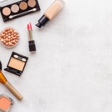 20代女性に喜ばれるコスメのプレゼント17選｜人気ブランドや高級ブランドの商品も！