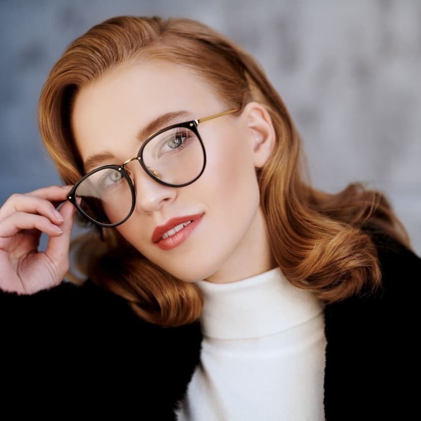 50代女性におすすめのメガネ13選｜顔の印象を変えるおしゃれなデザインのメガネ！