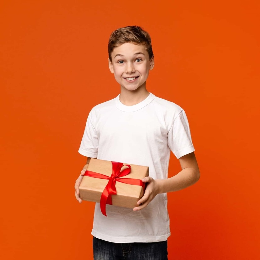 ［2024年版］【12歳男の子向け】誕生日プレゼント14選｜小6男子が喜ぶ玩具から文房具まで