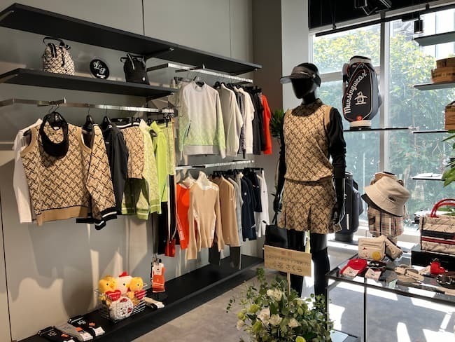 人気4ブランドのゴルフアイテムが揃う「DESCENTE GOLF COMPLEX